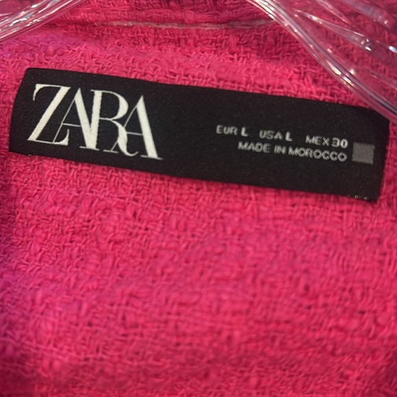 Beautiful like new Zara cropped vibrant pink jacket size Large. - Picture 3 of 4